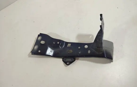 Mazda 3 Fender mounting bracket