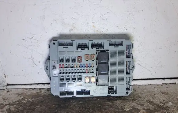 Jaguar XF Fuse module 8X2T14B476BD 7340955340 8X2T14C256BD
