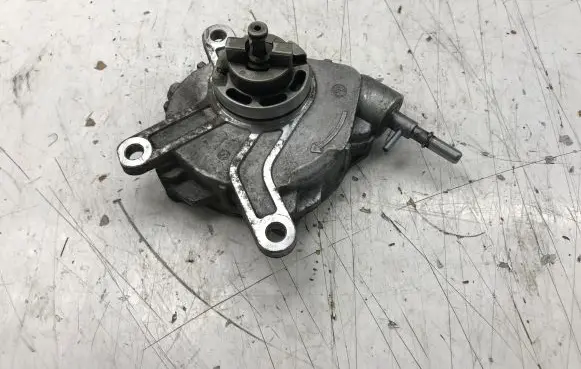 Toyota Corolla Verso AR10 Vacuum pump 293000R010 13040680