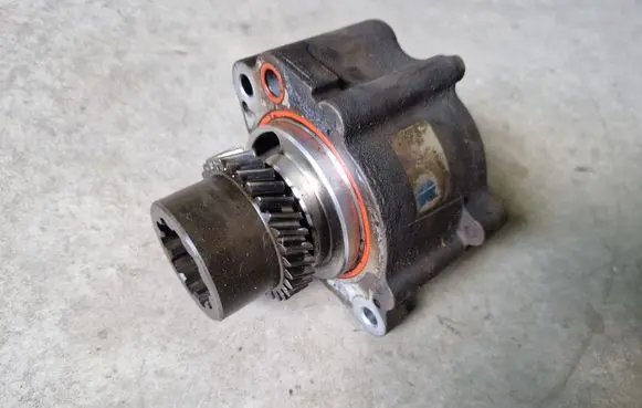 Toyota Hilux (AN10, AN20, AN30) Vacuum pump