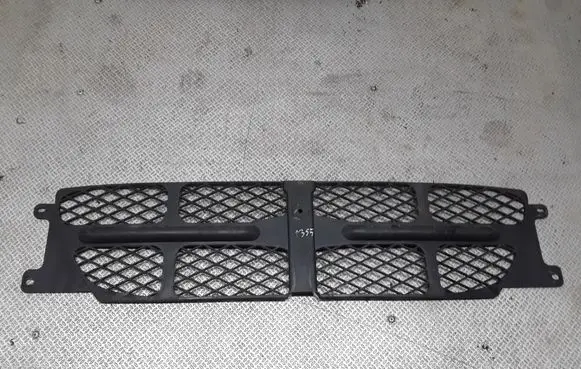 Ford Explorer Front bumper upper radiator grill