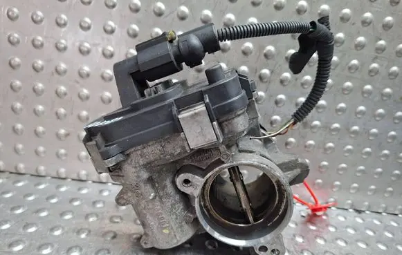 Opel Astra H Throttle body valve S27635390 48CPD1