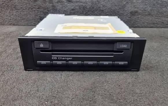 Audi A4 S4 B7 8E 8H CD/DVD changer 8E0035111D