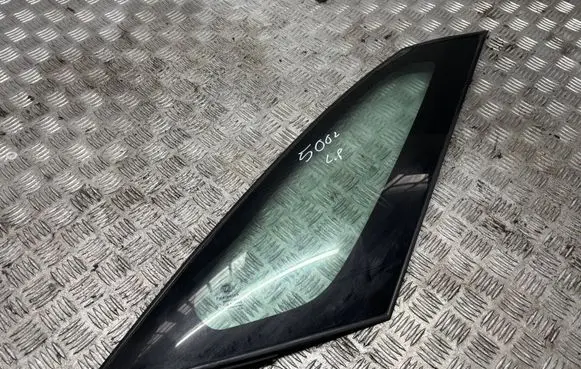 Fiat 500L Front door vent window glass four-door 