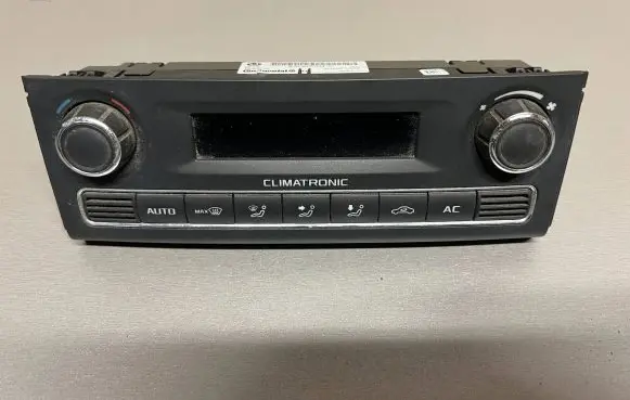 Skoda Fabia Mk2 (5J) Climate control unit 5J0907044C 0032840 A2C80822000
