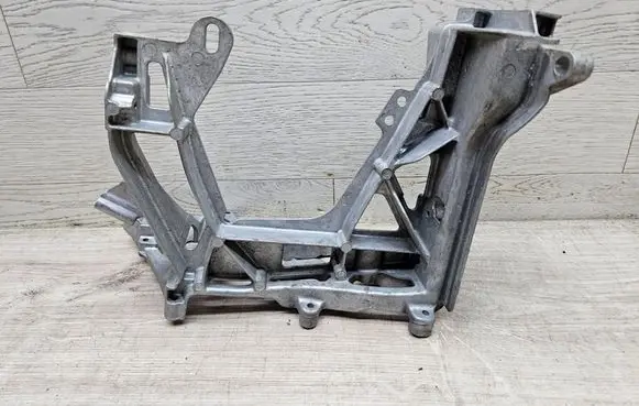 Mercedes-Benz C W205 Headlight/headlamp mounting bracket A2056221700