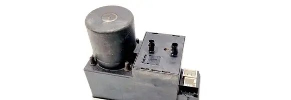 Audi A4 S4 B5 8D Central locking vacuum pump 8L0862257D