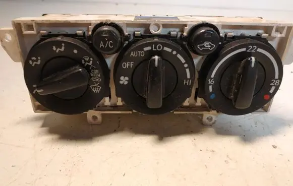 Toyota Avensis T220 Climate control unit 5590005091