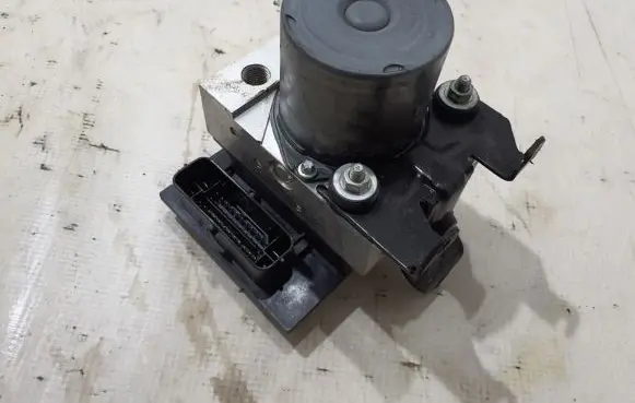 Land Rover Range Rover L322 ABS Pump AH422C405AH