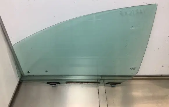 Toyota Yaris Front door window glass four-door 43R007951 DOT24AS2M19