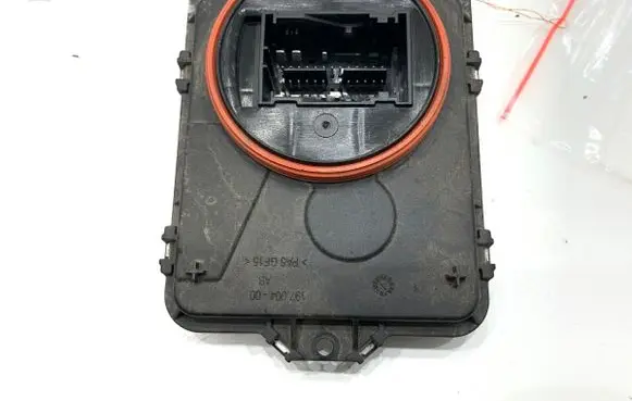 Volkswagen Tiguan Voltage converter/converter module 8V0907399B