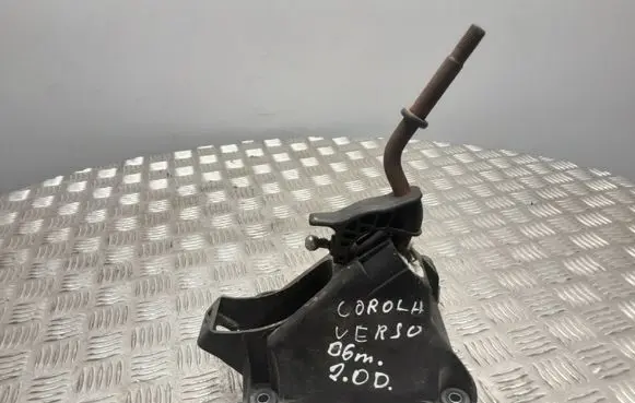 Toyota Corolla Verso E121 Gear shifter/selector 335300F010
