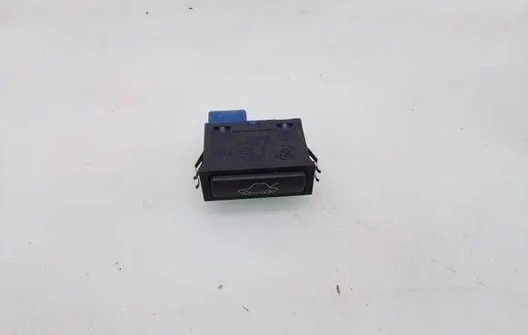 BMW 5 E39 Tailgate opening switch 8365579
