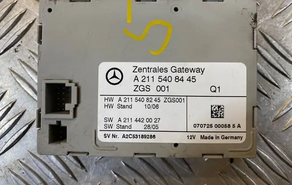 Mercedes-Benz E W211 Gateway control module A2115408445 A2114420027 A2115408245