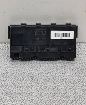 Suzuki Grand Vitara II Fuse module 72818506 08J030714 12V1060