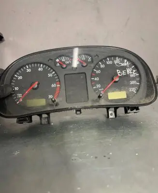 Volkswagen Golf IV Speedometer (instrument cluster) 1J0920801 6990371 0263618004
