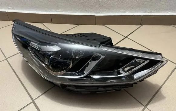 Hyundai i30 Headlight/headlamp 92102G4510