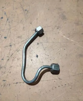 Nissan Juke I F15 Fuel injector supply line/pipe 