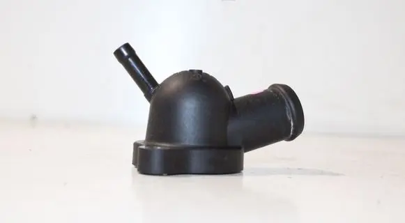 Volkswagen Golf VII Engine coolant pipe/hose 04L121131AA