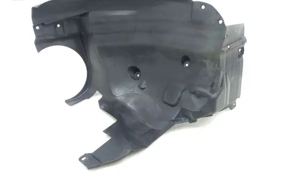 Front wheel arch liner splash guards