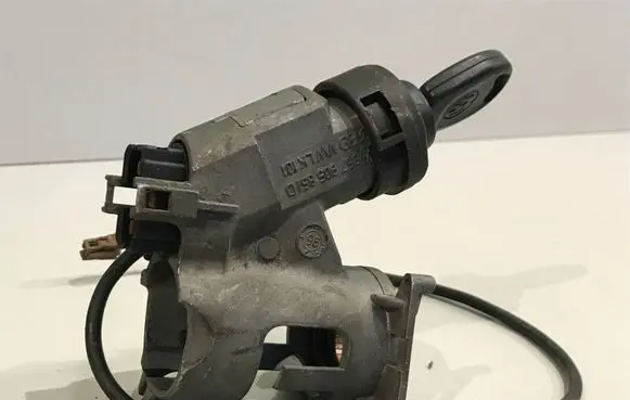 Volkswagen PASSAT B3 Ignition lock 357905851D