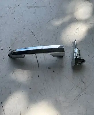 Fiat 500L Front door exterior handle