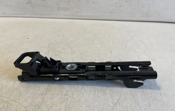 Audi Q3 F3 Seat belt adjustment rail 4M0857819A