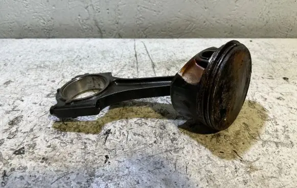 Jeep Grand Cherokee Piston with connecting rod