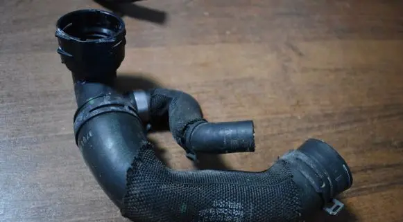 Audi Q8 Engine coolant pipe/hose 4M0122055DJ