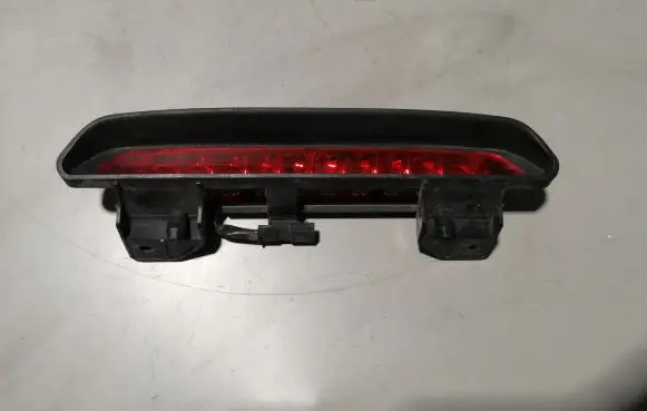 Chevrolet Orlando Third/center stoplight 95031492