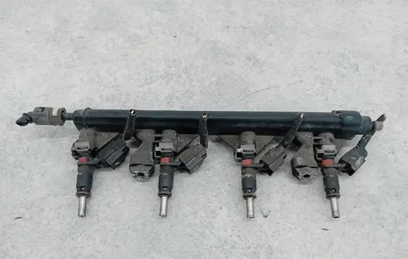 Peugeot 308 Fuel main line pipe V7575645