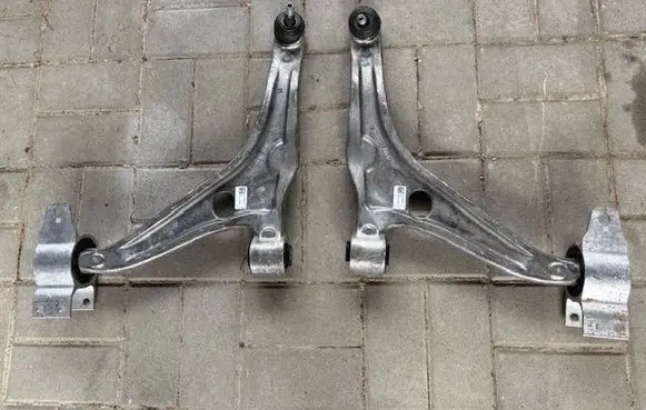 Mercedes-Benz Vito Viano W638 Front control arm A2473308602 A2473308502