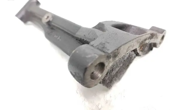 Toyota Avensis T250 Engine mounting bracket 3311805010