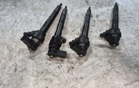 Volkswagen PASSAT B7 Fuel injector 03L130277J