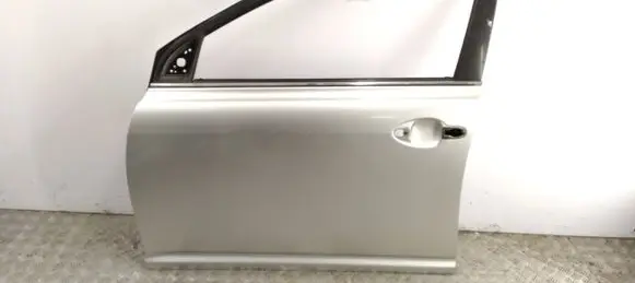 Toyota Avensis T250 Front door 1C0