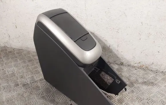 Toyota Auris 150 Armrest 5891102180 5891002050B0