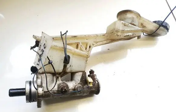 Master brake cylinder