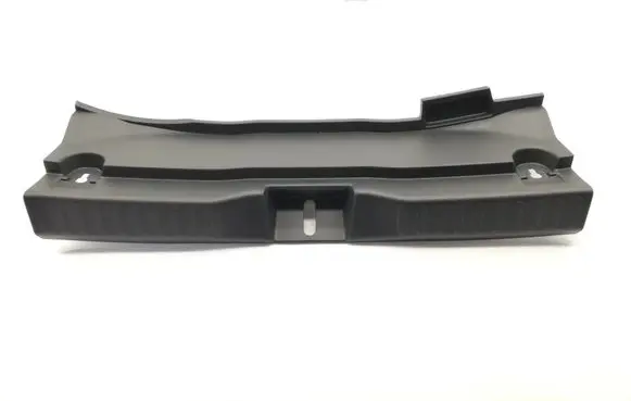 Trunk/boot sill cover protection