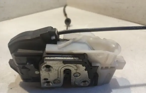 KIA Ceed Rear door lock