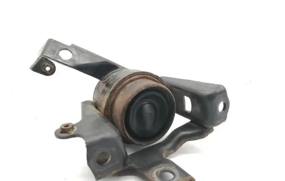 Toyota Avensis T250 Engine mount bracket