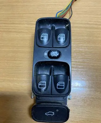 Mercedes-Benz C W203 Electric window control switch A2038210679 C2101