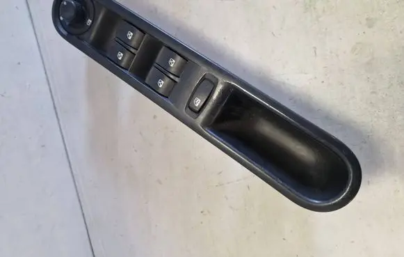 Renault Espace - Grand espace IV Electric window control switch 8200857523