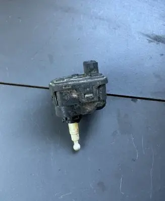 Headlight level adjustment motor