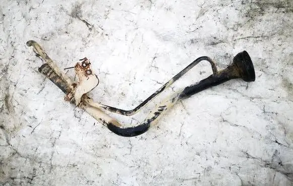 Nissan Primera Fuel tank filler neck pipe 