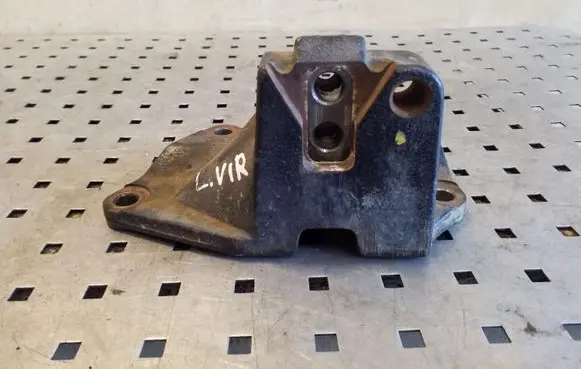 Hyundai i40 Gearbox mounting bracket