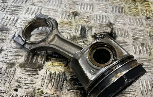BMW X1 F48 F49 Piston with connecting rod