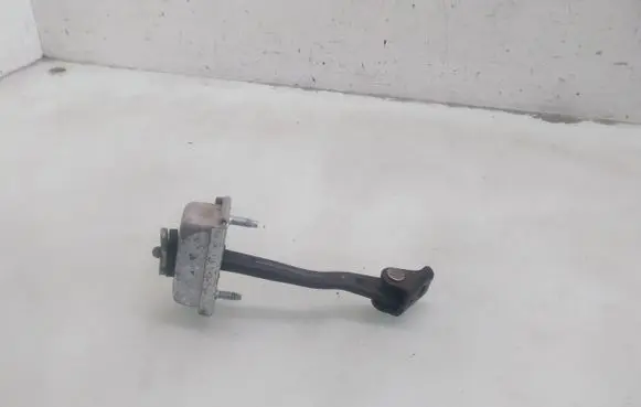 Ford Focus Front door check strap stopper