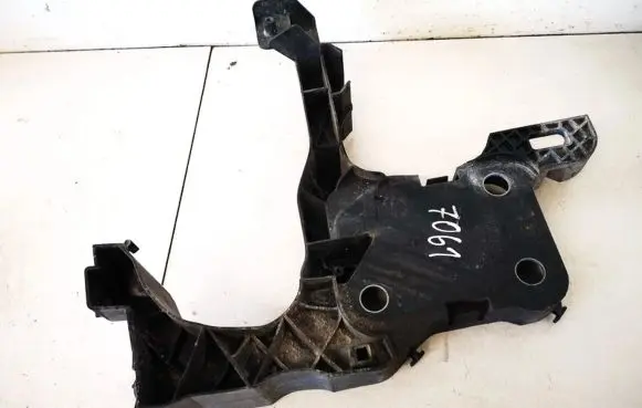 Renault Scenic II - Grand scenic II Front bumper mounting bracket 8200137496