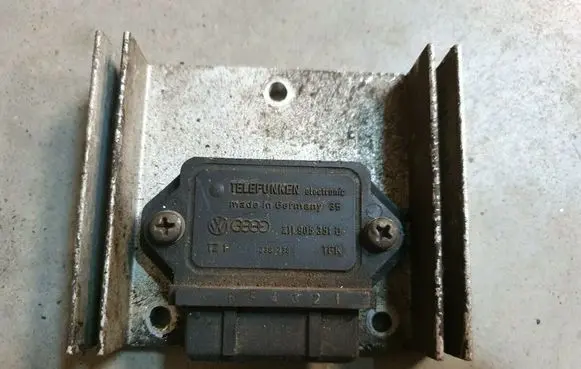 Volkswagen Golf I Ignition amplifier control unit 211905351D TELEFUNKEN
