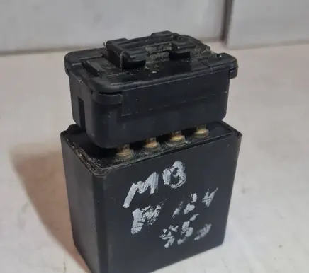 Mercedes-Benz E W124 Window wiper relay 1248210063 05997900